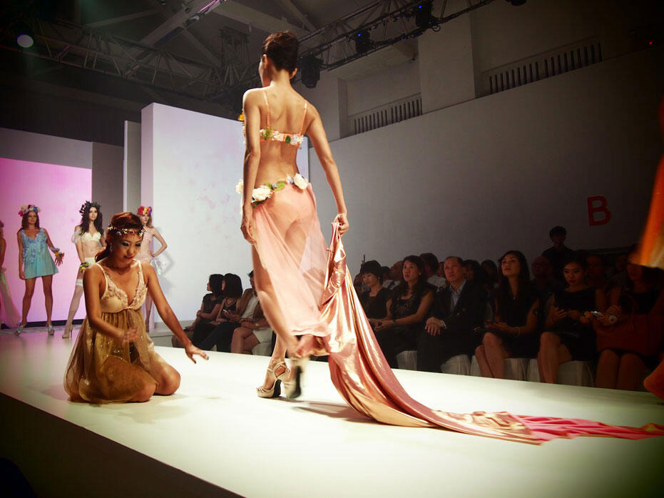 Fashion Show: Triumph 20 years of Maximizer Magic @ MoCA Singapore -  KinkyBlueFairy