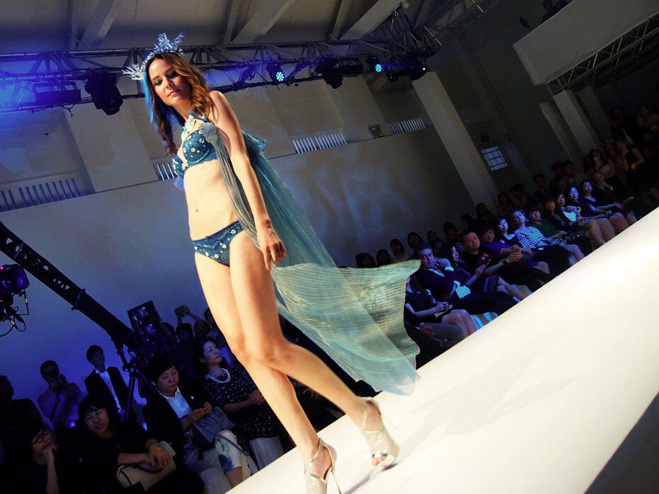 Fashion Show: Triumph 20 years of Maximizer Magic @ MoCA Singapore -  KinkyBlueFairy