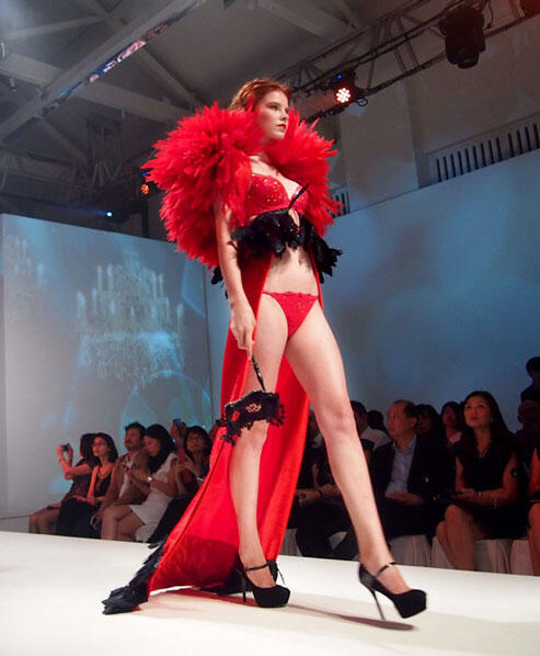 Fashion Show: Triumph 20 years of Maximizer Magic @ MoCA Singapore -  KinkyBlueFairy