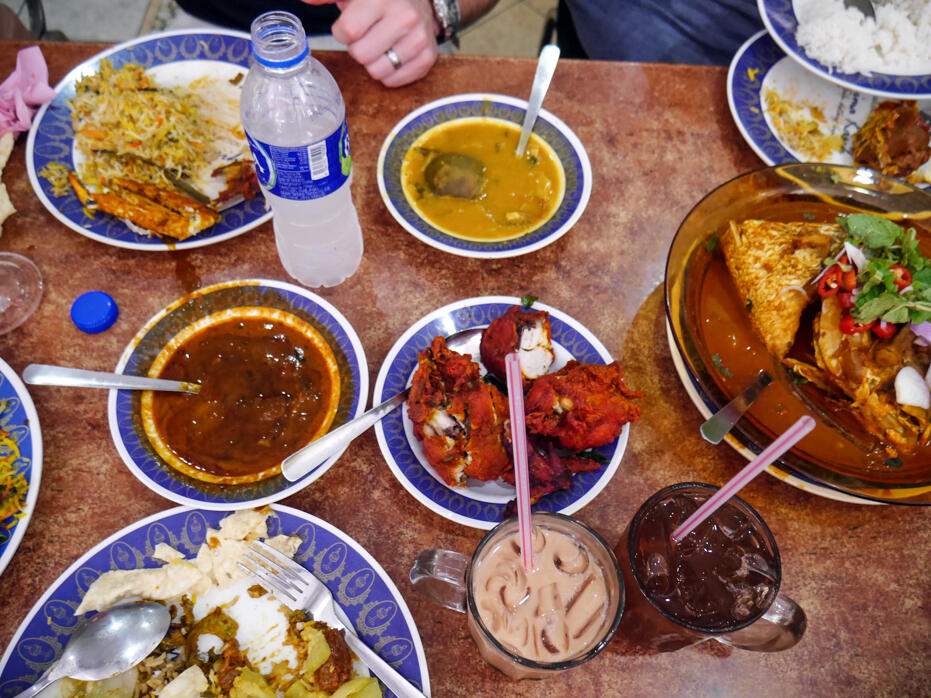 HGTV Asia The Cousins in Malaysia John Colaneri Anthony Carrino-14 Nasi Kandar Pelita KLCC