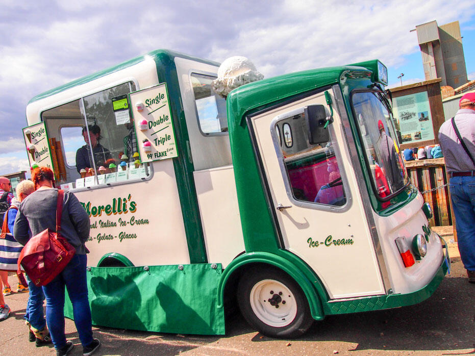 Whitstable-Oyster-Festival-England-2015-16