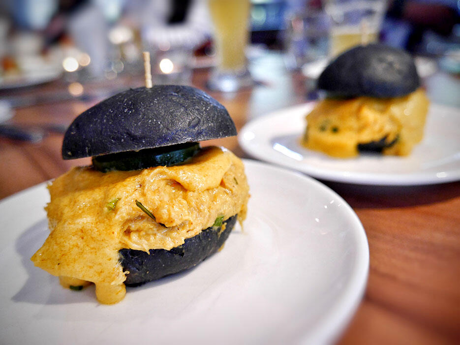 Tiki-Taka-KL-Malaysia-5--Salted-Egg-Crab-Bun