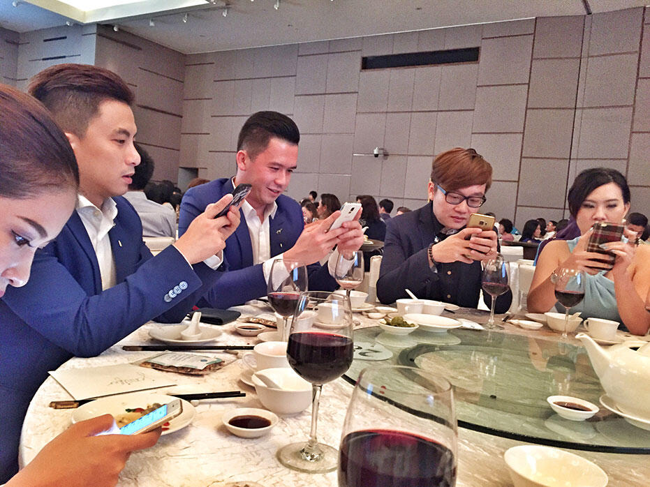 ben-mei-sze-wedding---handphone-addicts