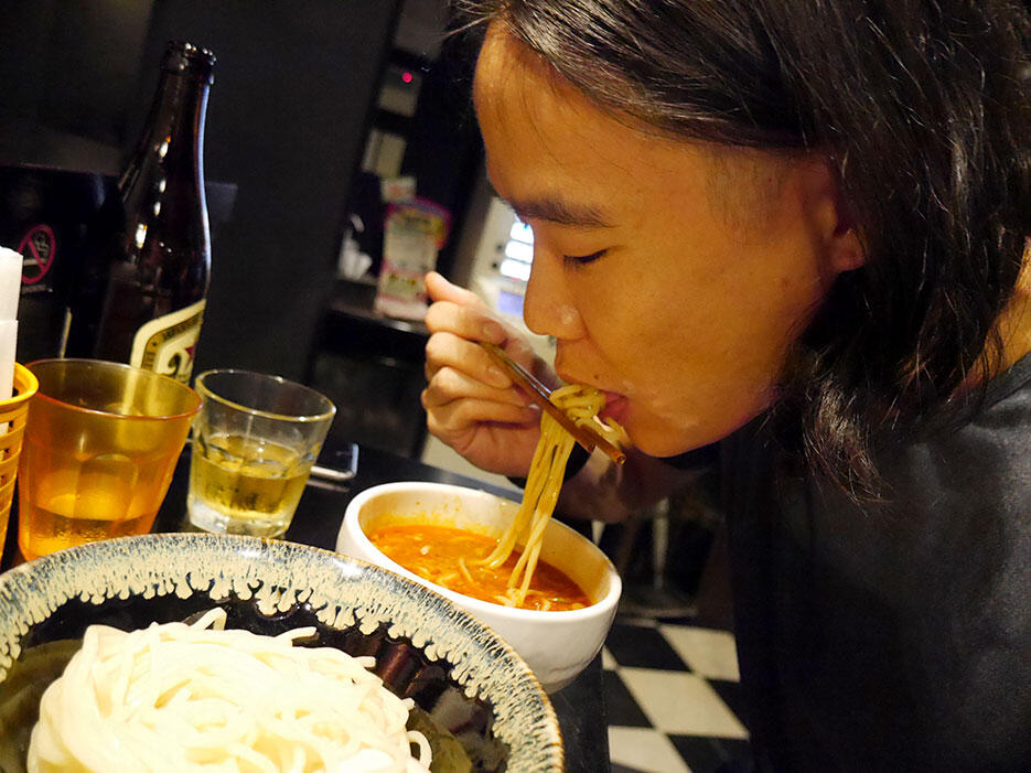 b-saikoro-ramen-restaurant-tokyo-japan-5-spicy-tsukumen