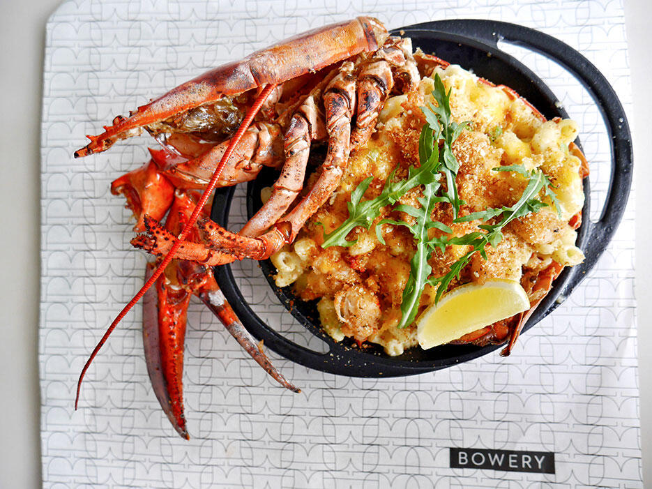 bowery-kitchen-bar-solaris-dutamas-publika-1-lobster-mac-cheese