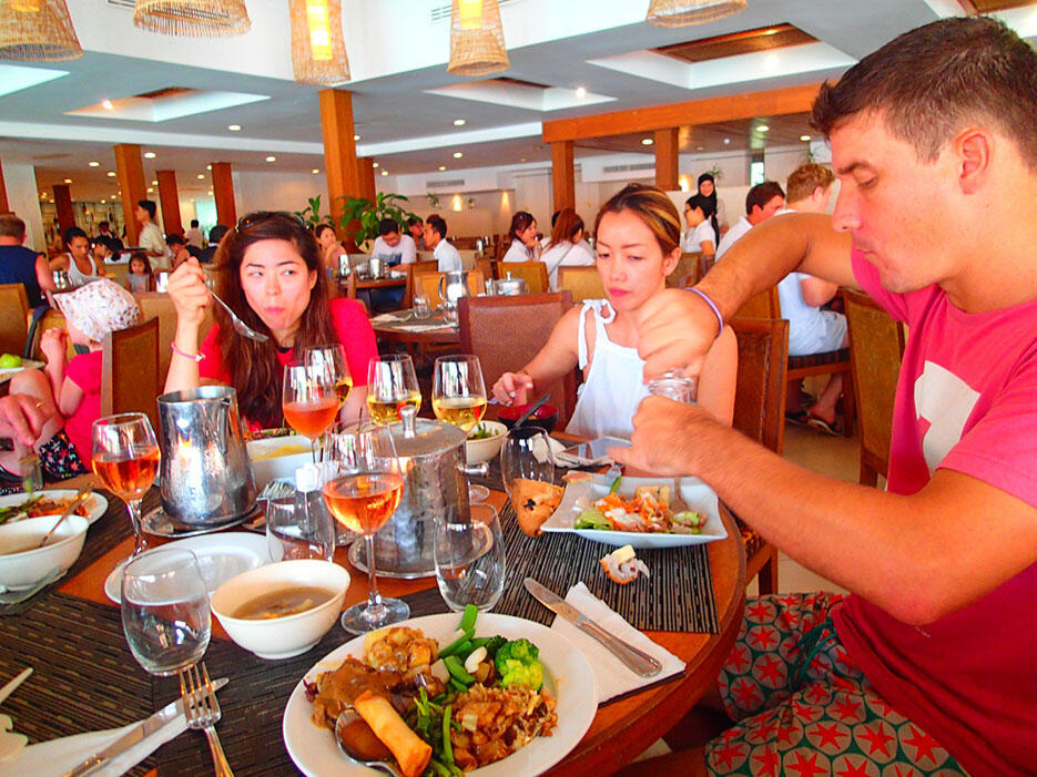 club-med-cherating-32-buffet-lunch