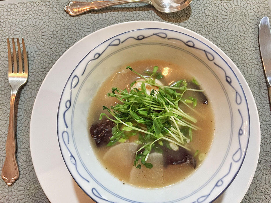 malaysian-food-3-home-cooked-scallop-and-pea-shoot-soup