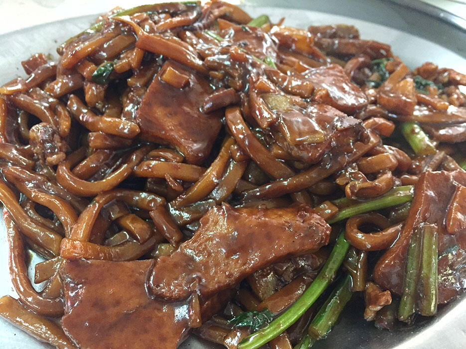 malaysian-food-8-pan-heong-batu-caves-black-noodles