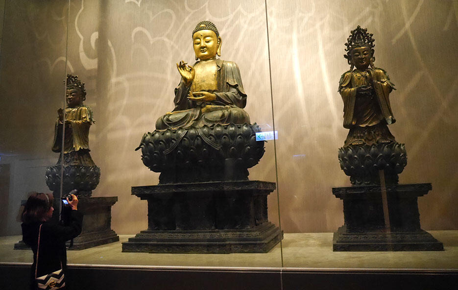 a-taipei-taiwan-6-gold-buddha-national-palace-museum
