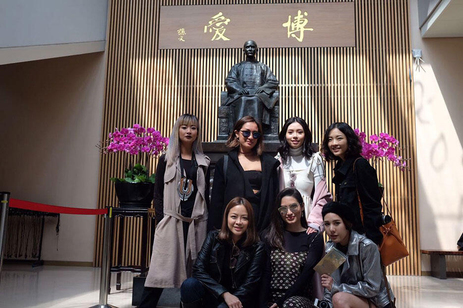 a-taipei-taiwan-8-SEA-bloggers-at-national-palace-museum