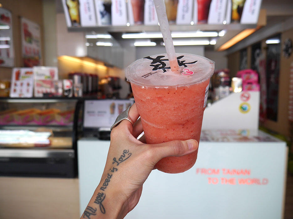 a-tainan-street-food-13-strawberry-slush-smoothie