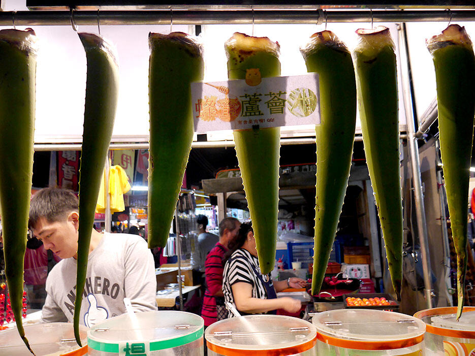 a-tainan-street-food-17-giant-aloe-vera