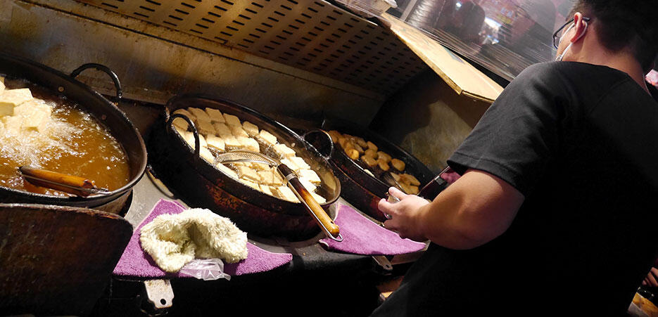 a-tainan-street-food-21-stinky-tofu-backstage