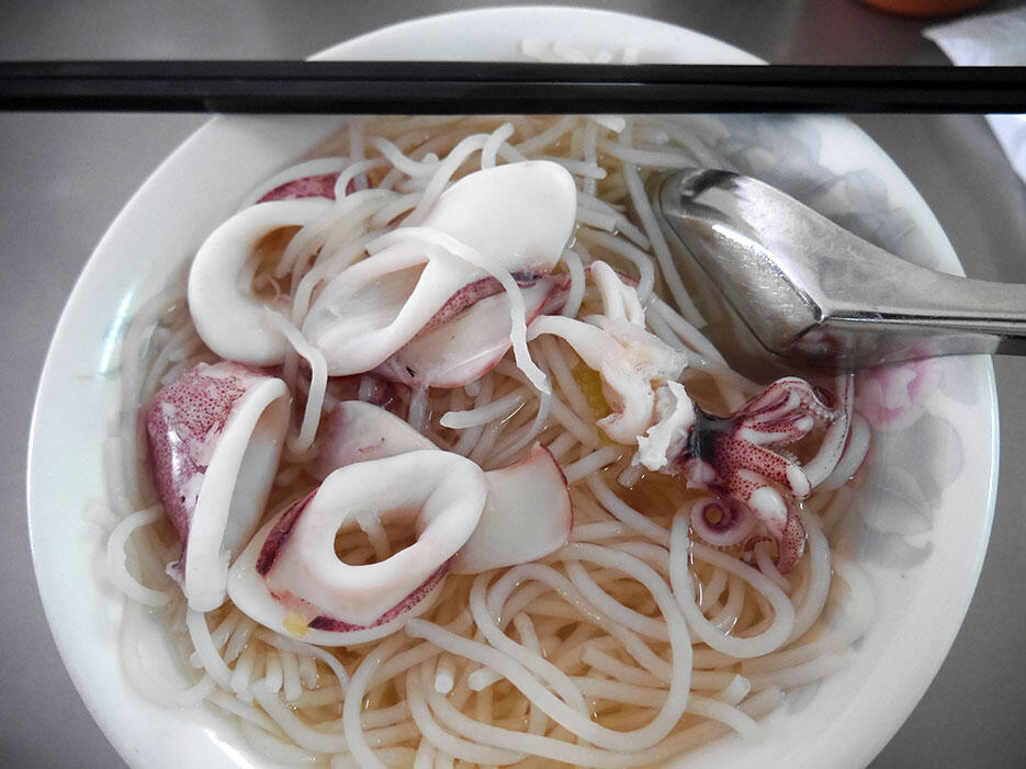 a-tainan-street-food-9-squid-noodles-consomme