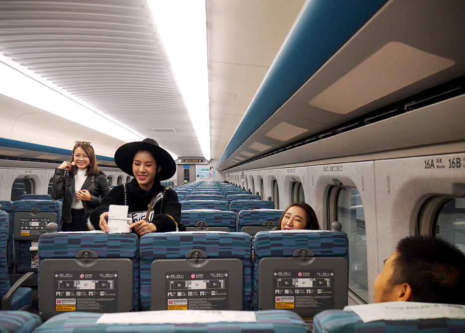 a-tainan-taiwan-4-high-speed-rail-train-interior