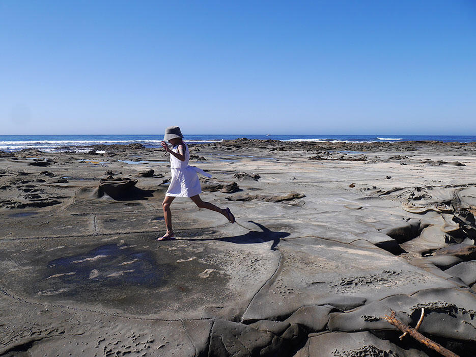 great-ocean-road-40-victoria-australia-rock-beach