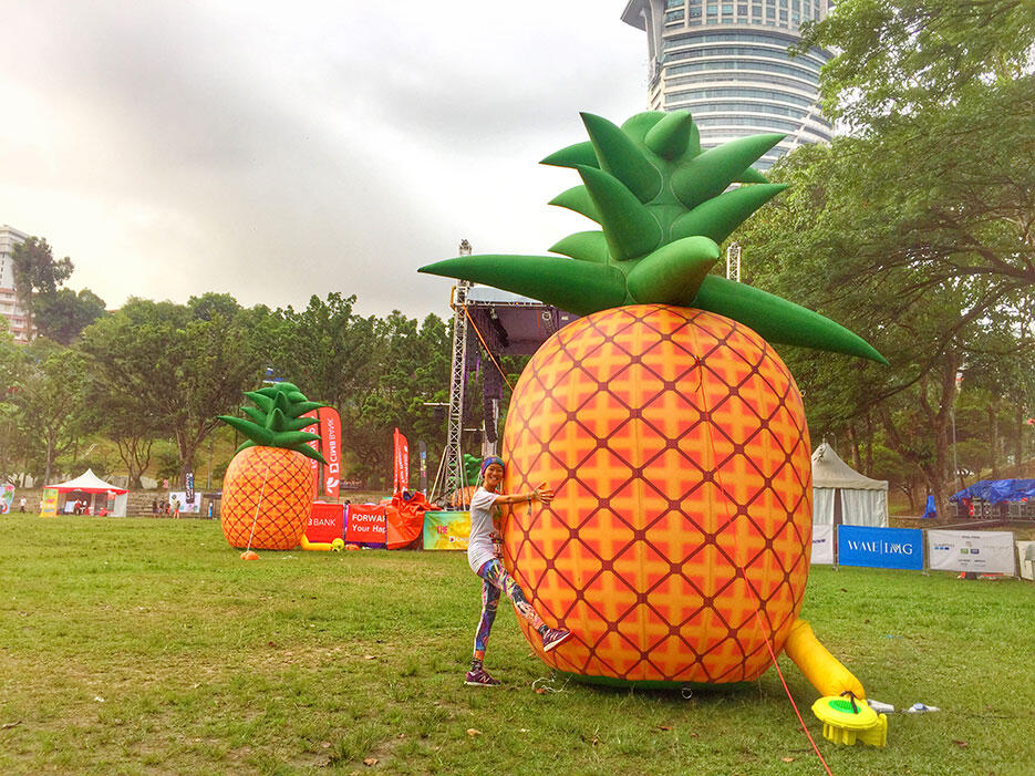 the-color-run-malaysia-2-giant-inflatable-pineapple-joyce-wong