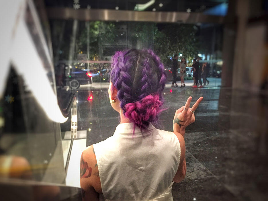 dcode-masses-sneaker-exhibition-event-9-pink-purple-braids-centro-hair-salon