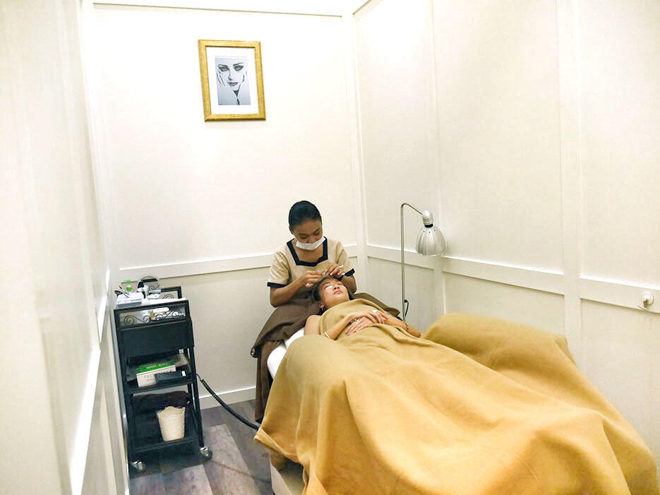 salon-blanc-pavilion-malaysia-2-eyelash-extentions-beauty-treatment-area