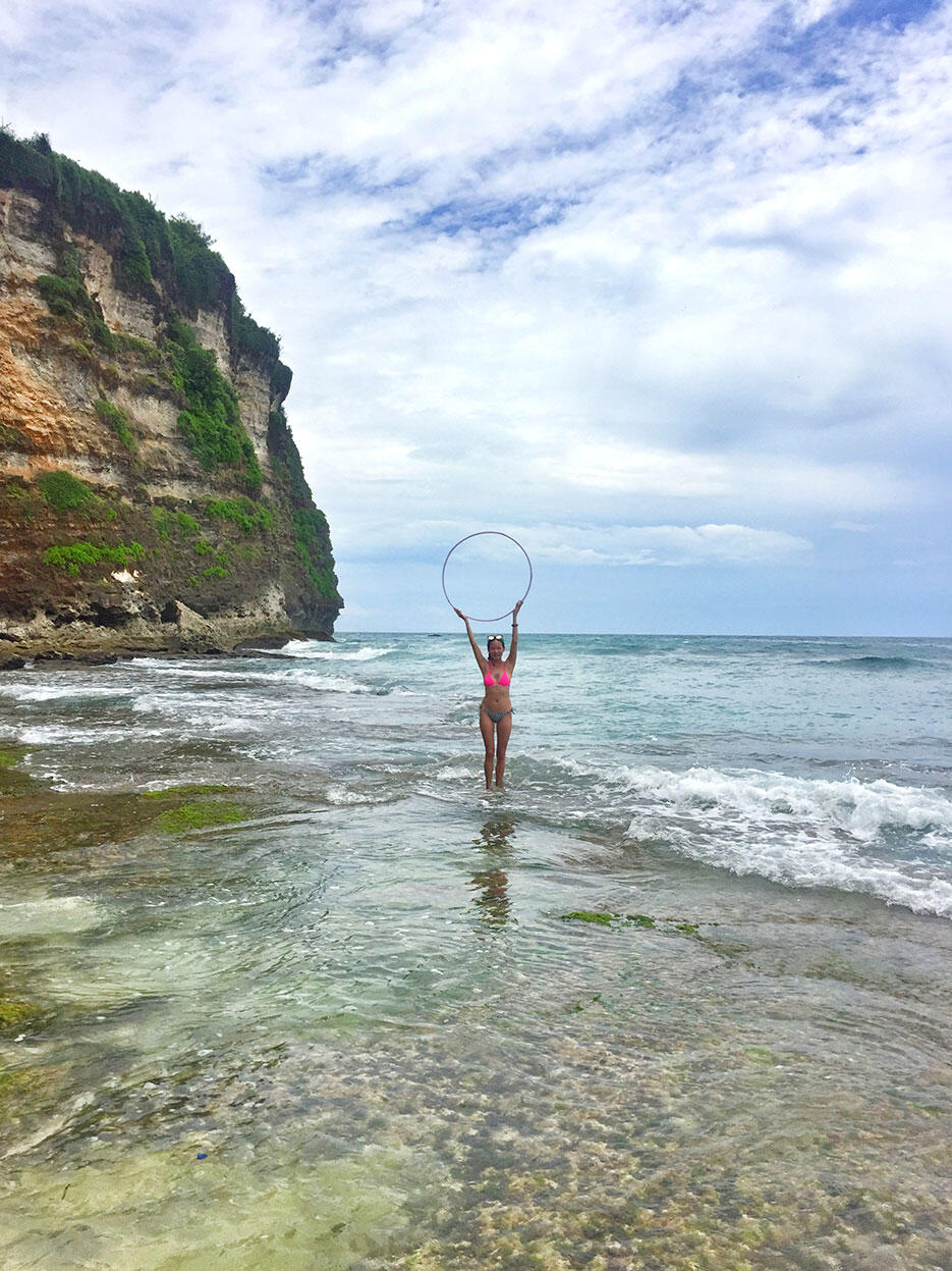 uluwatu-surf-villas-bali-5-hoop-girl