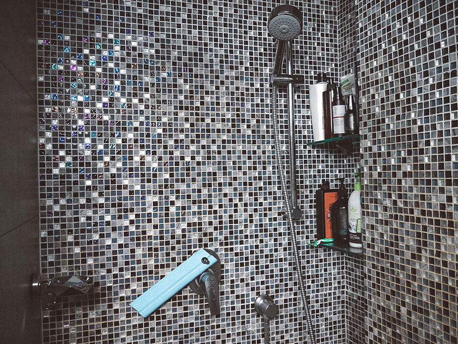 casa-fairy-feca-malaysia-interior-design-23-master-bathroom-shower-feruni-tiles