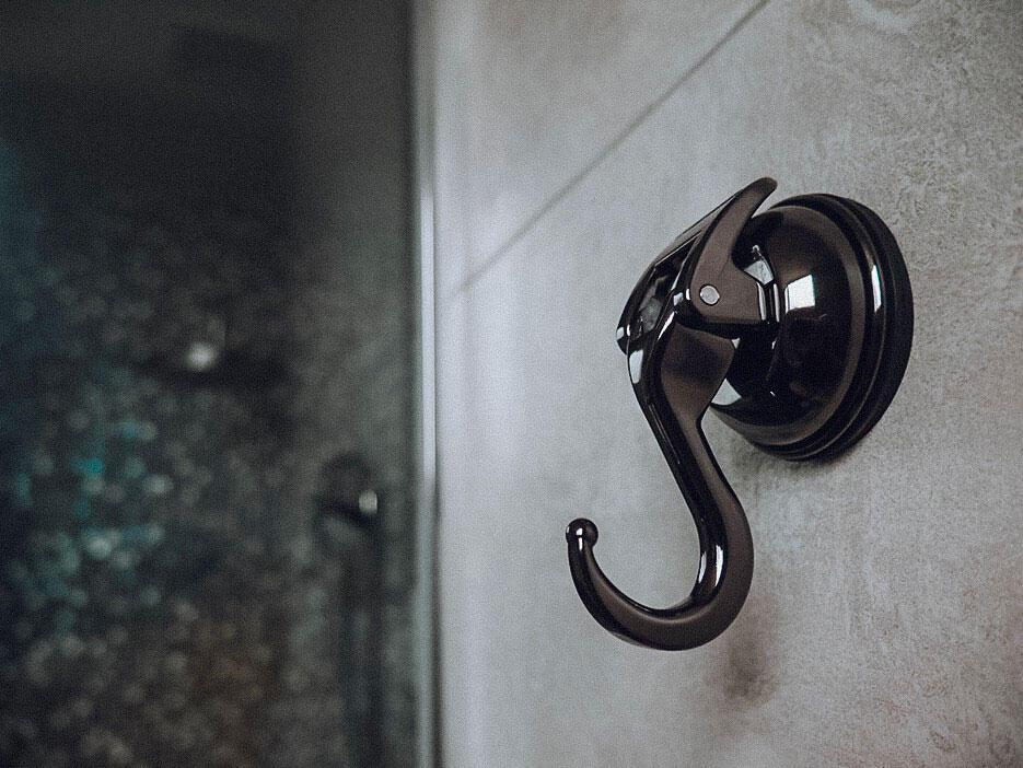 casa-fairy-feca-malaysia-interior-design-27-master-bathroom-earl-suction-hook-black-nickel