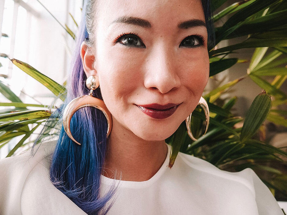 nastygal-crescent-earrings-buyandship-1-joyce-wong-malaysia